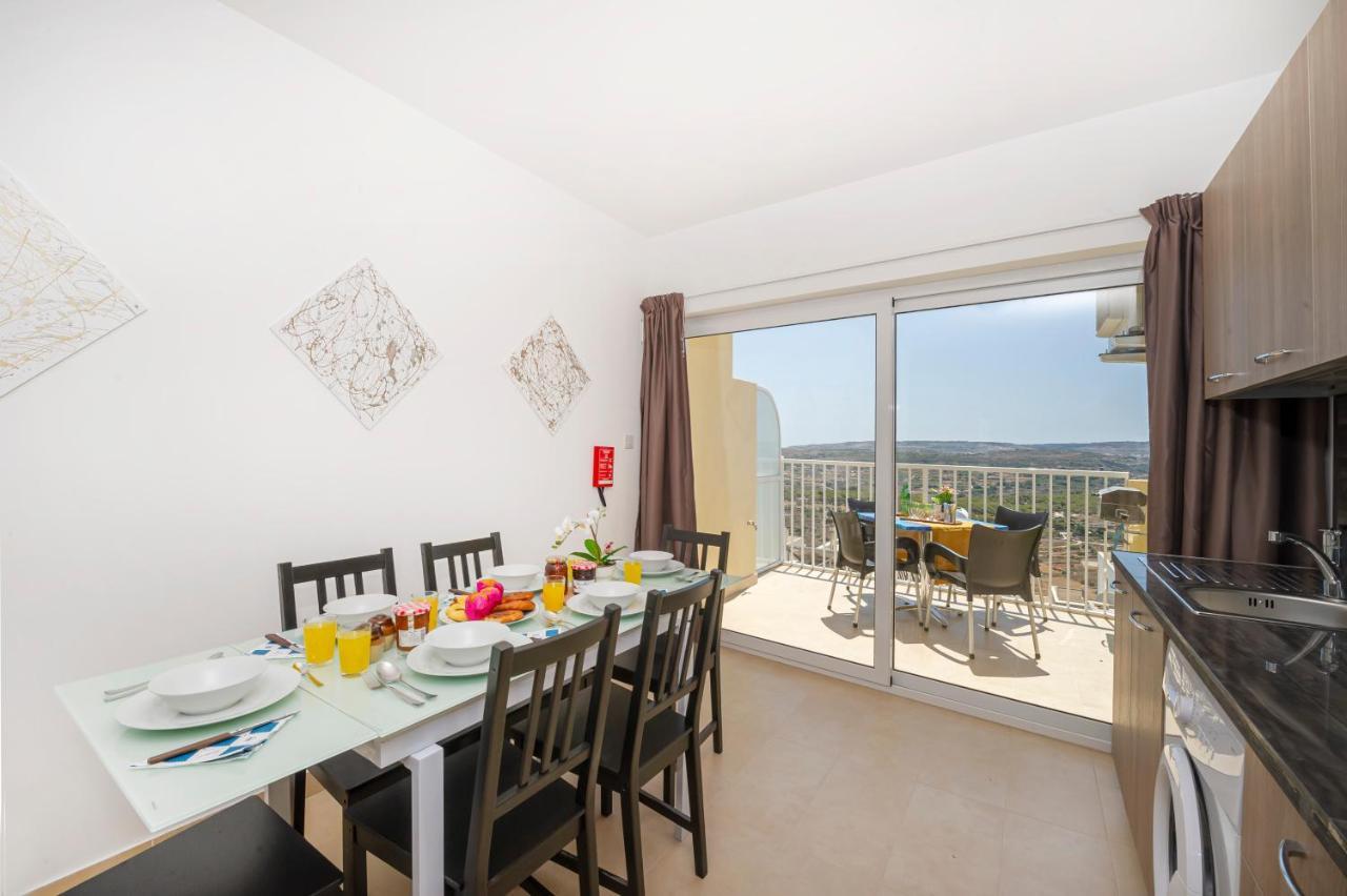 Summer Breeze Apartment With Panoramic Terrace - By Getawaysmalta Mellieħa Esterno foto