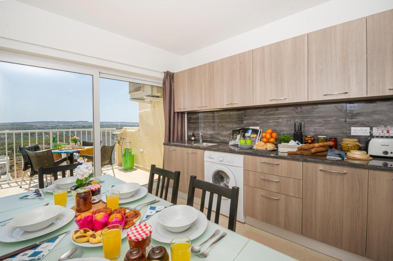 Summer Breeze Apartment With Panoramic Terrace - By Getawaysmalta Mellieħa Esterno foto