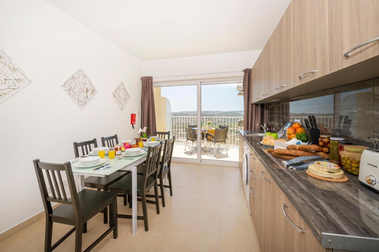 Summer Breeze Apartment With Panoramic Terrace - By Getawaysmalta Mellieħa Esterno foto