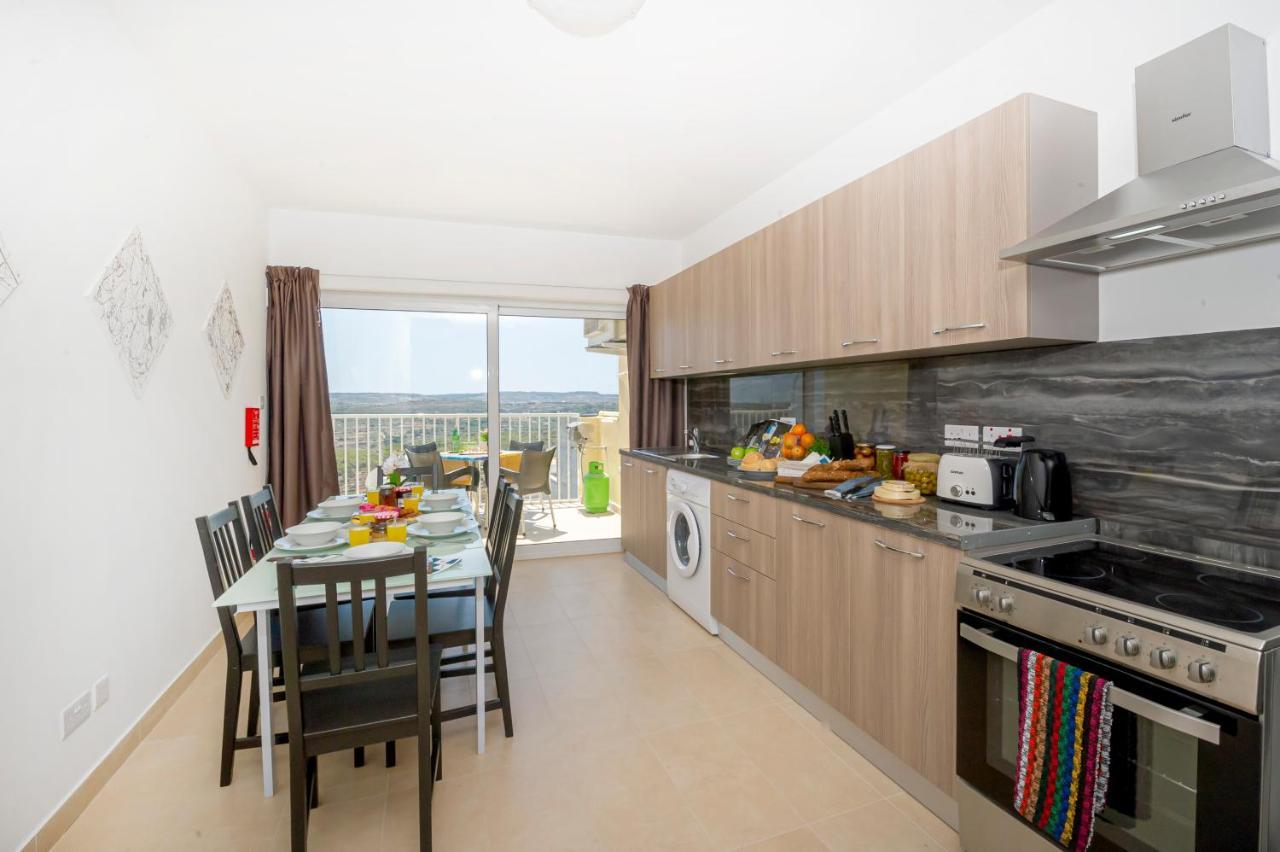 Summer Breeze Apartment With Panoramic Terrace - By Getawaysmalta Mellieħa Esterno foto